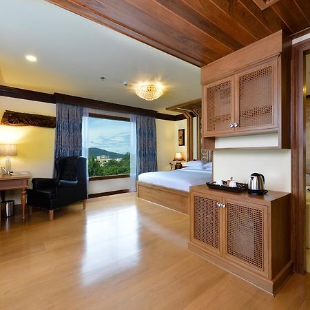Peak Nimman Prestige Hotel Chiang Mai Exteriör bild