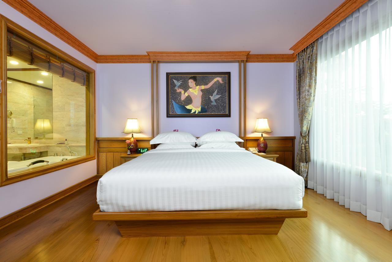 Peak Nimman Prestige Hotel Chiang Mai Exteriör bild
