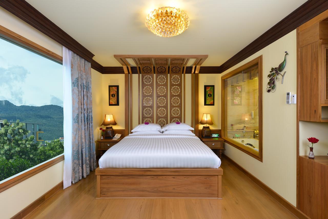 Peak Nimman Prestige Hotel Chiang Mai Exteriör bild