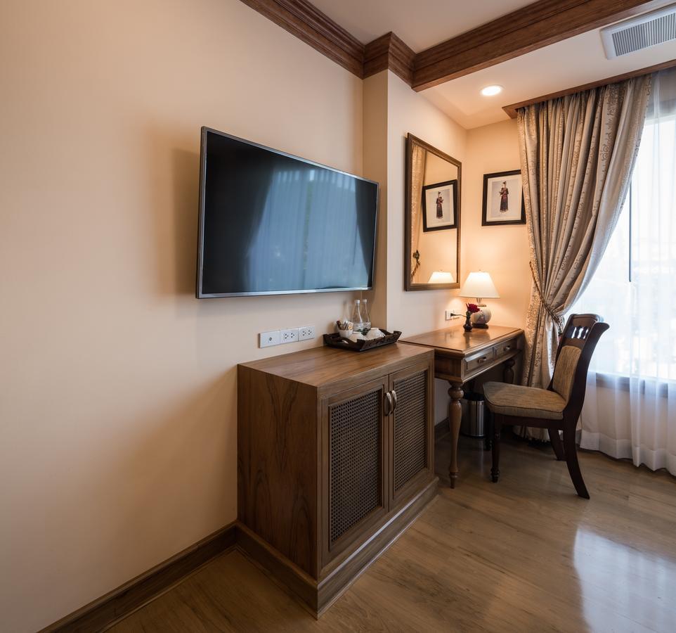 Peak Nimman Prestige Hotel Chiang Mai Exteriör bild